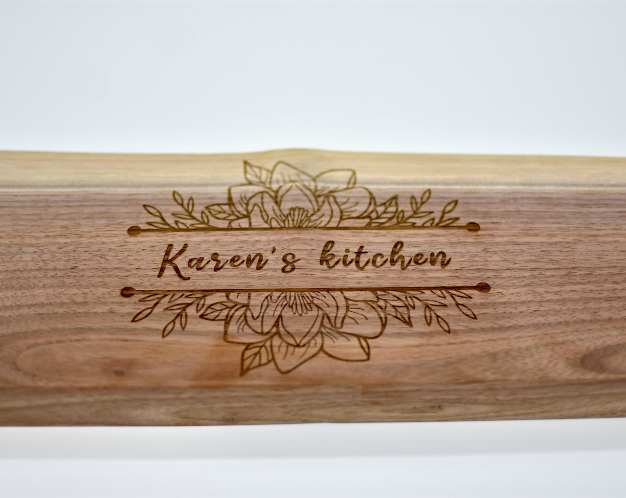 Live Edge Walnut Wooden Serving Board - Personalized - HappyBundle