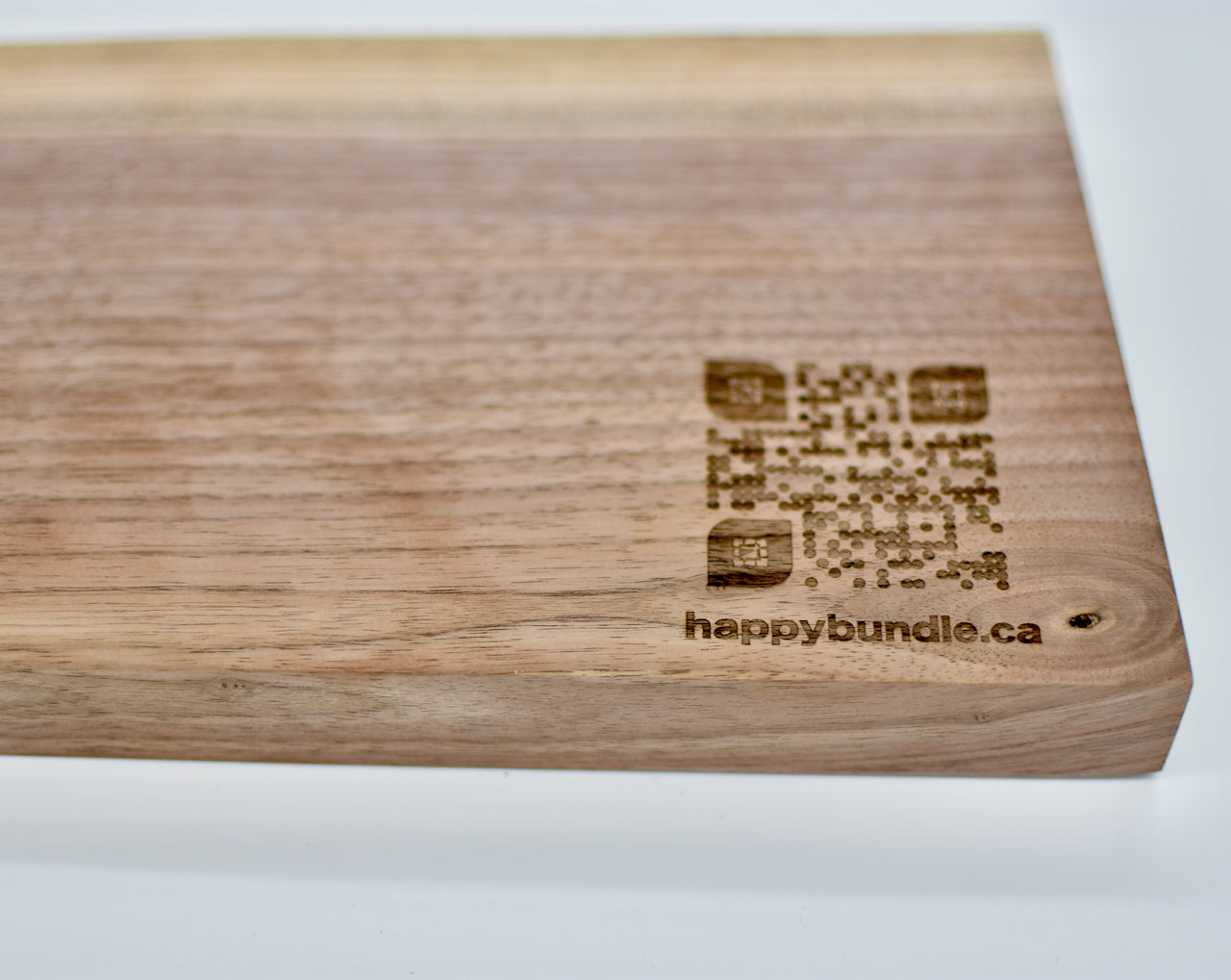 Live Edge Walnut Wooden Serving Board - Personalized - HappyBundle