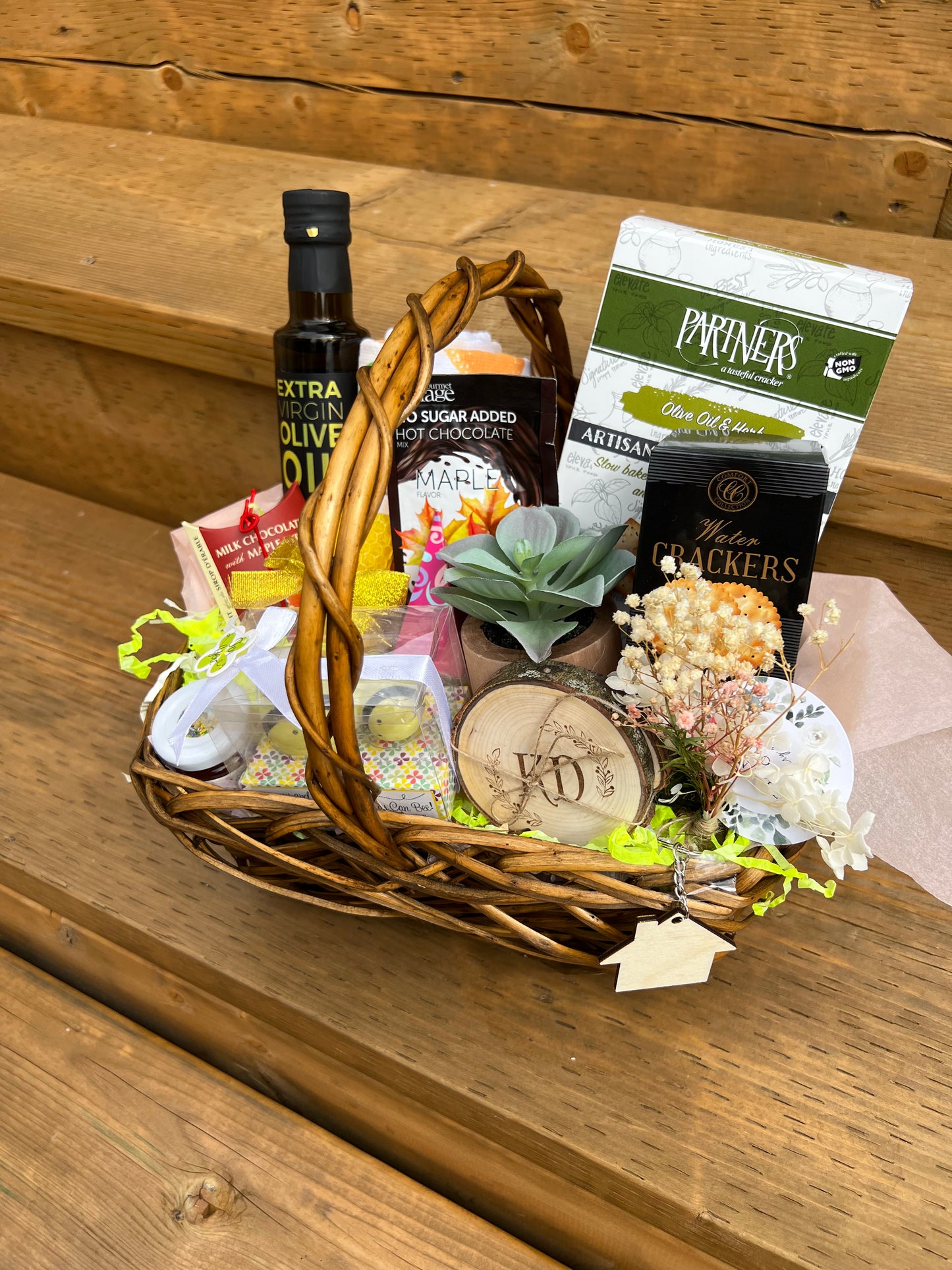 Gift Basket with Personalized Coasters - HappyBundle