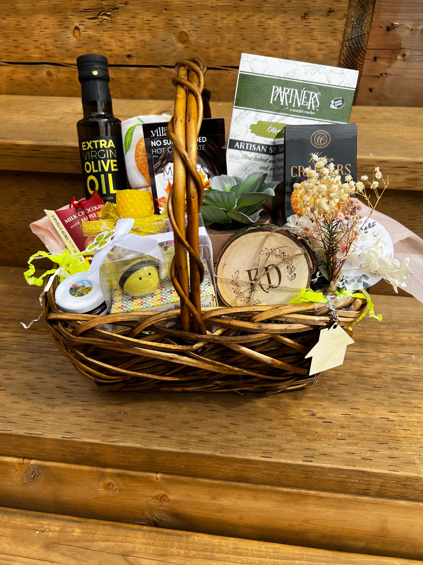 Gift Basket with Personalized Coasters - HappyBundle