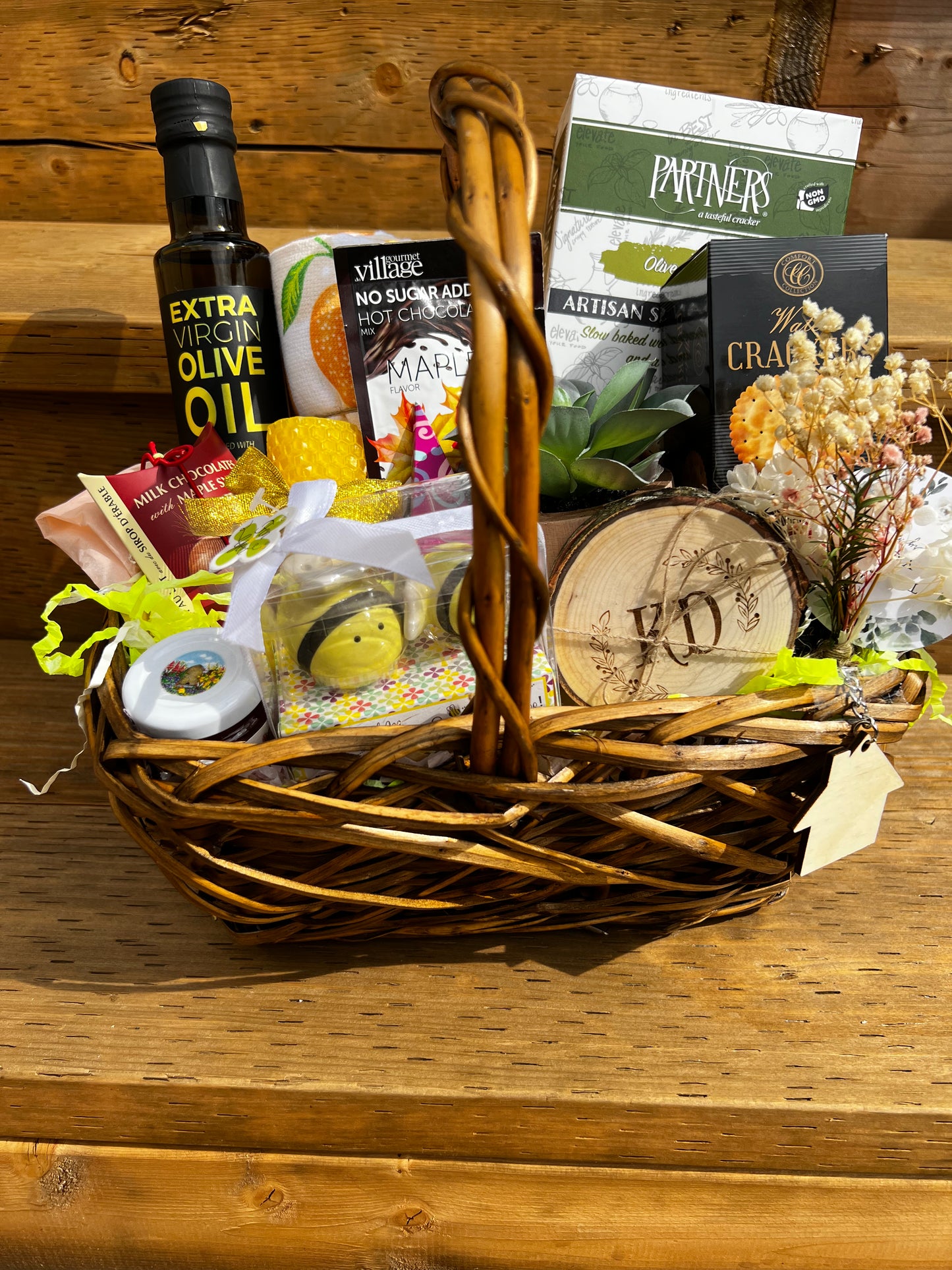 Gift Basket with Personalized Coasters - HappyBundle